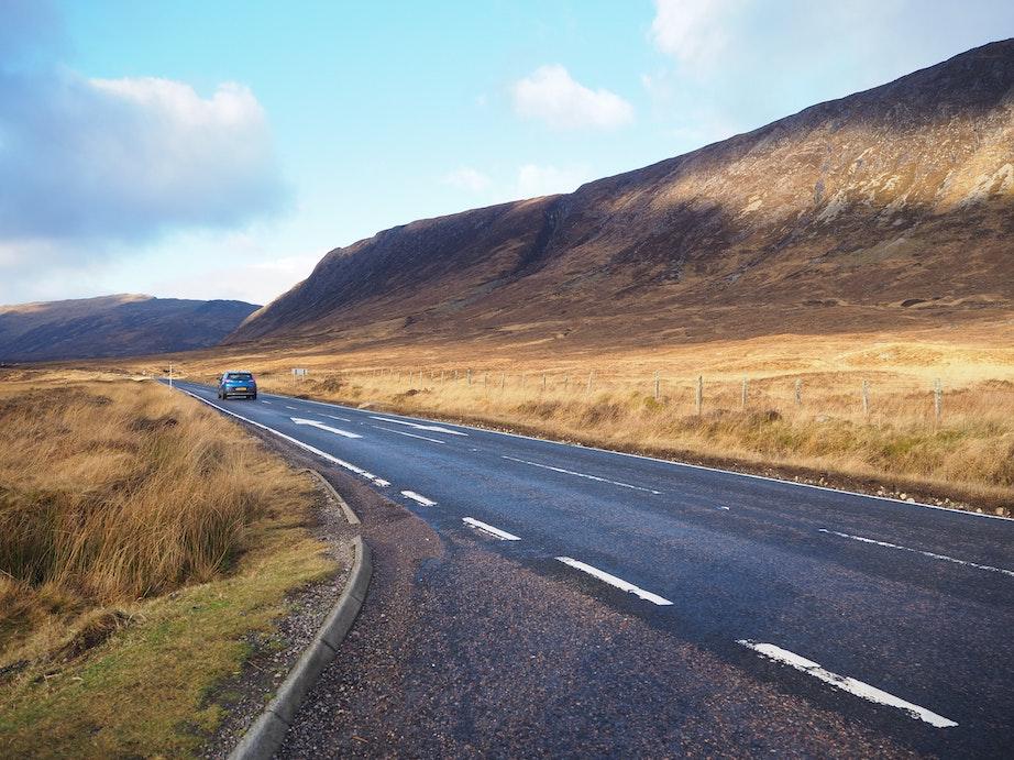 8 Helpful Things to Know About Driving in Scotland - Pink Caddy Travelogue