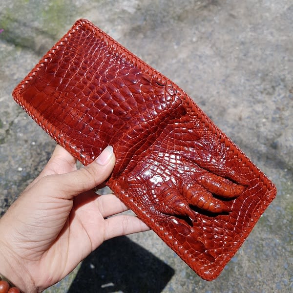 Crocodile Wallets have deep feng shui meaning in protecting money.