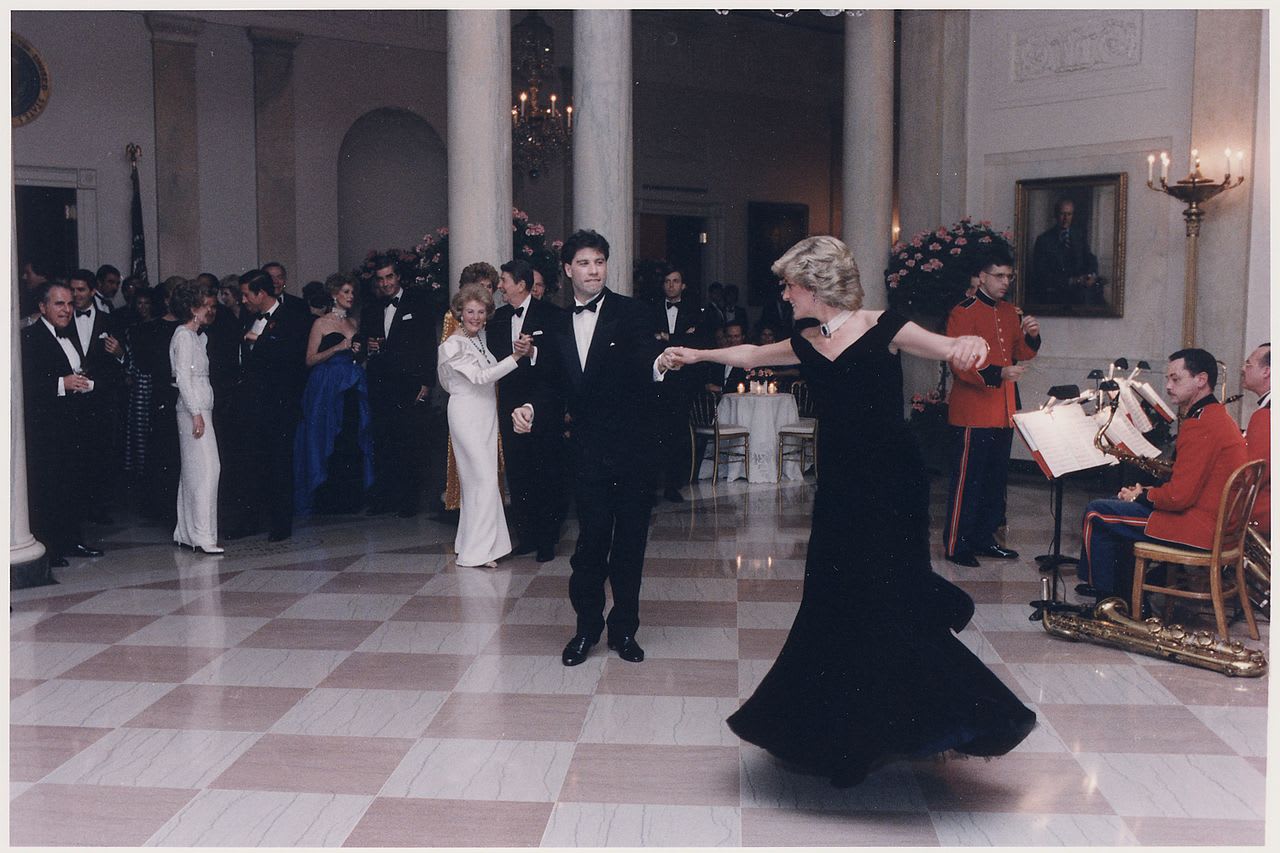 Photograph of Princess Diana dancing with John Travolta at a White House dinner for the Prince and Princess of Wales 1985 []