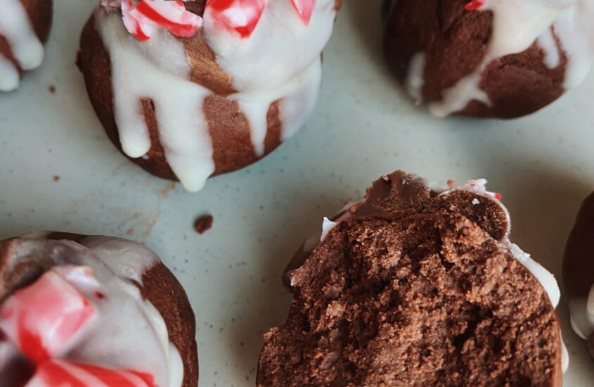 Peppermint Chocolate Protein Bites