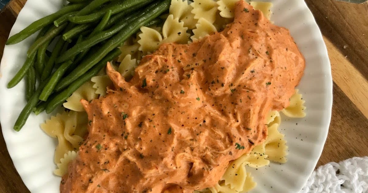 Slow cooker creamy chicken and tomato pasta sauce
