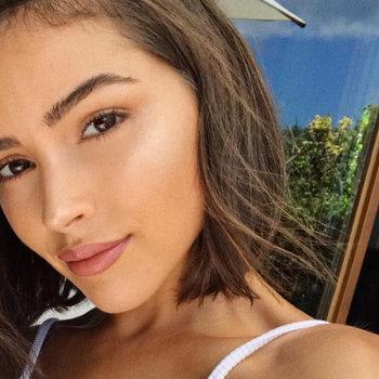 Olivia Culpo's 5-Step Guide to Taking a Stunning Selfie