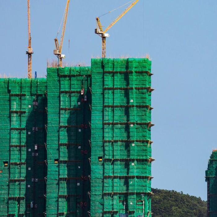 Hong Kong Property Developers Sell Low on Rate Hike, More Supply