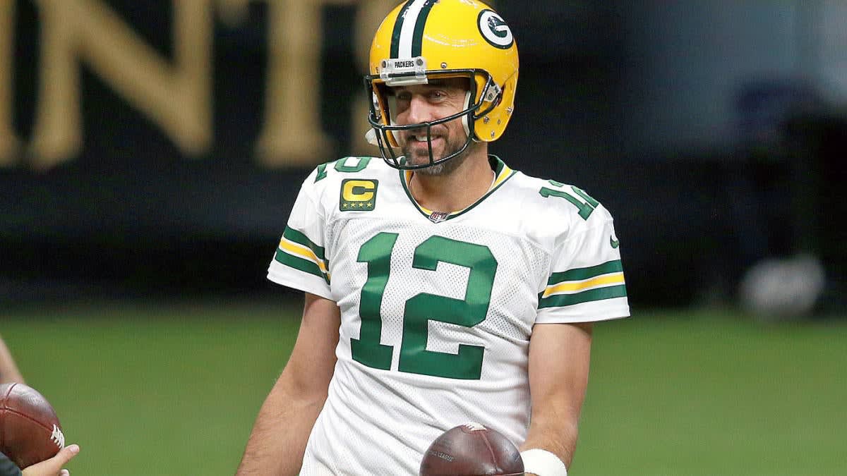 Packers' Aaron Rodgers sometimes pretends his helmet speaker doesn't work so he can call his own plays