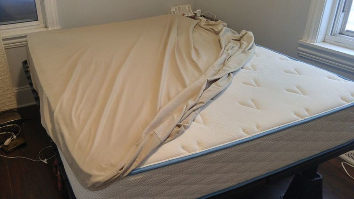 Study Reveals Majority Of Suicides Occur While Trying To Put Fitted Sheet On Bed
