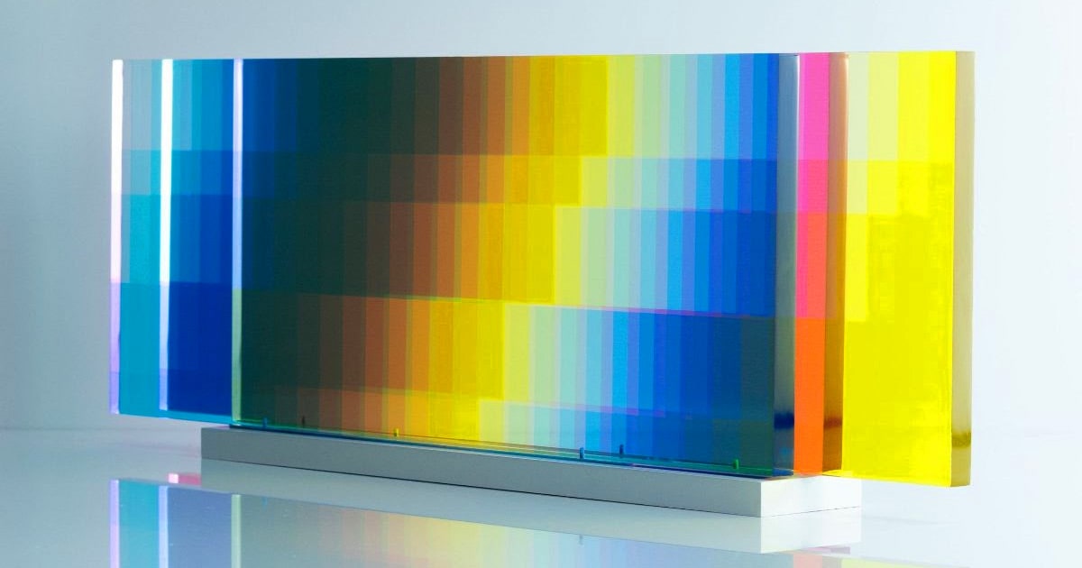 A Kinetic Sculpture by Felipe Pantone Slides into a Hypnotizing Kaleidoscope of Color