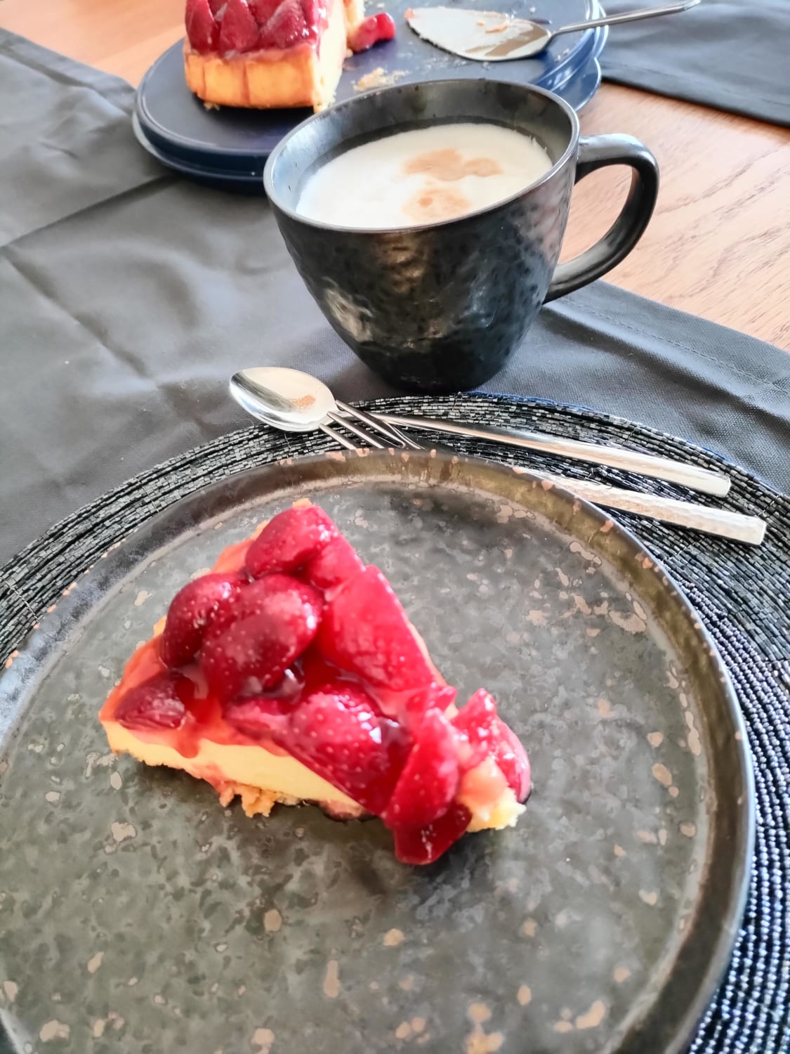 Strawberry cake with lemon curd and homemade jelly
