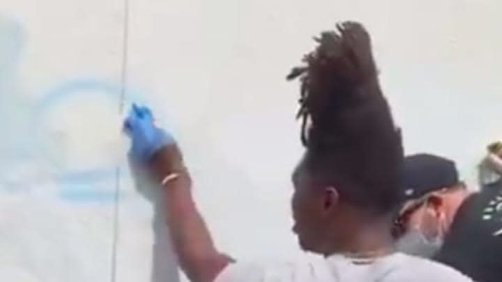 VIDEO: Spurs' Lonnie Walker Working to Clean up San Antonio After George Floyd Protests