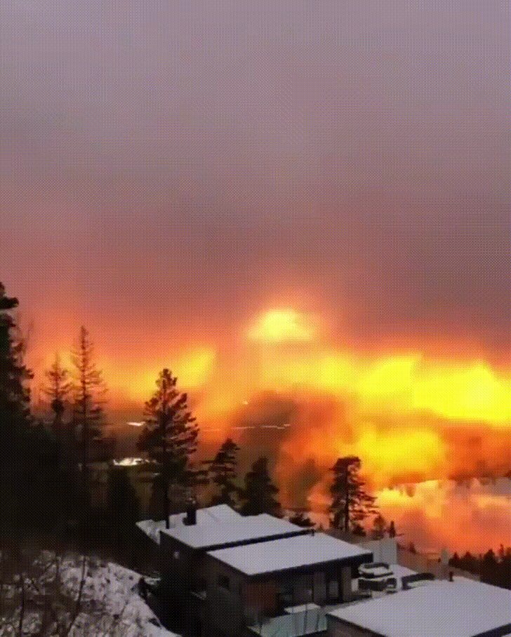 The sky in Oslo, Norway looks like a town on fire