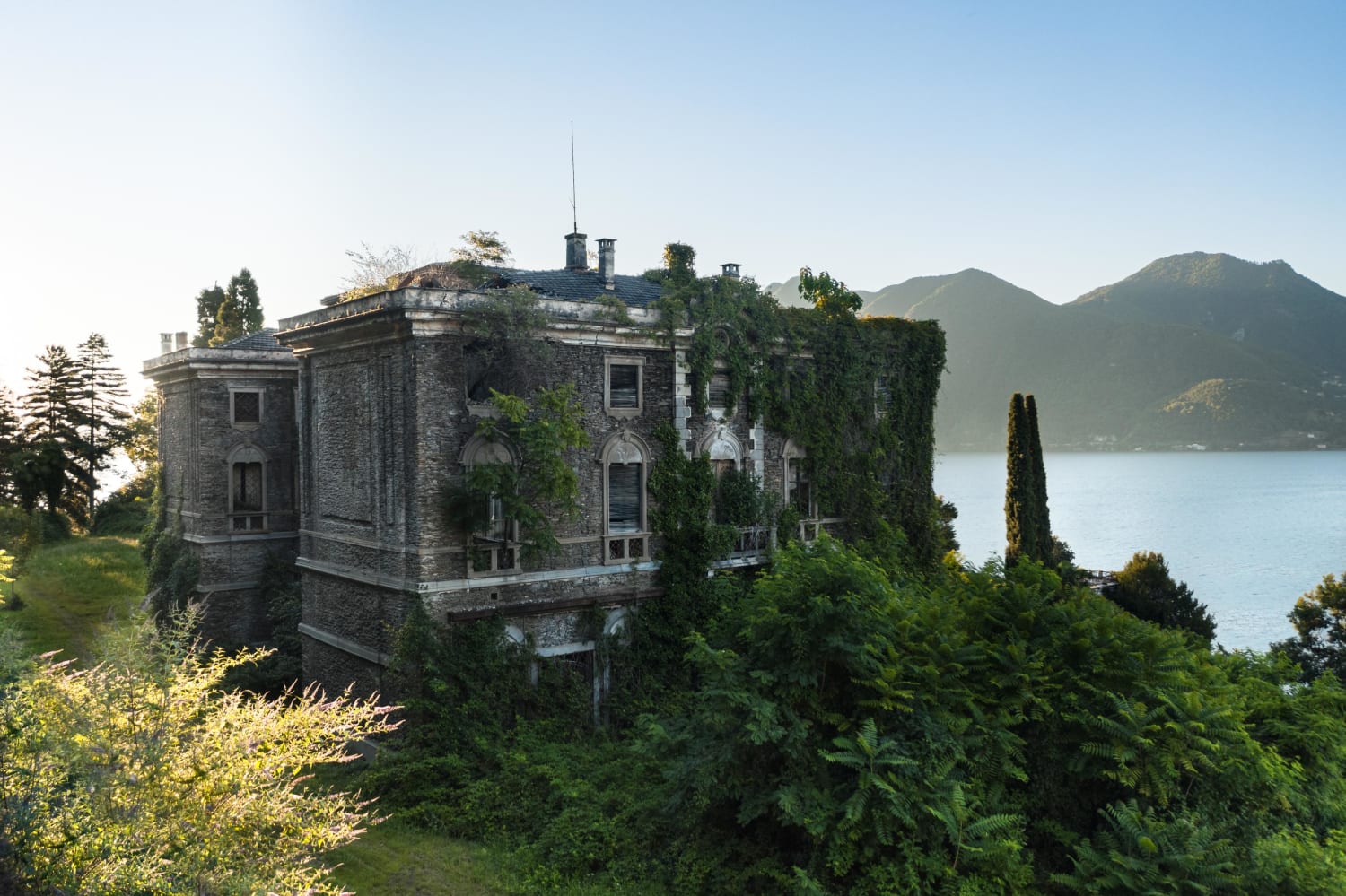 Lake view villa in Italy abandoned for over 60 years
