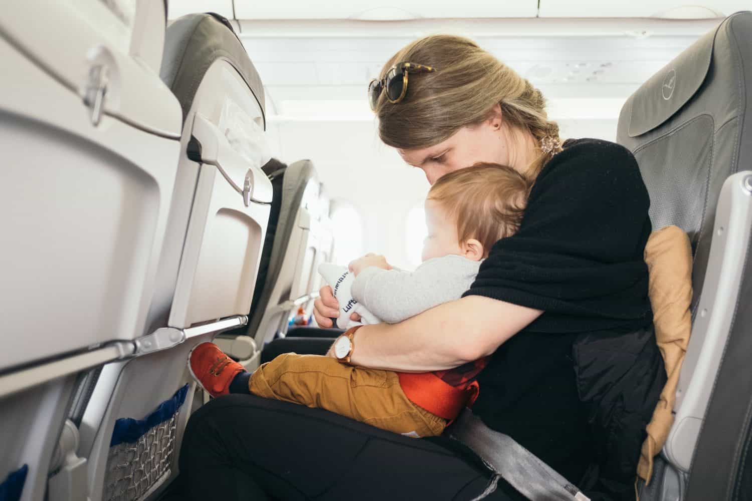 Tips For Flying With Kids, Babies & Toddlers: Things To Know Before You Fly!