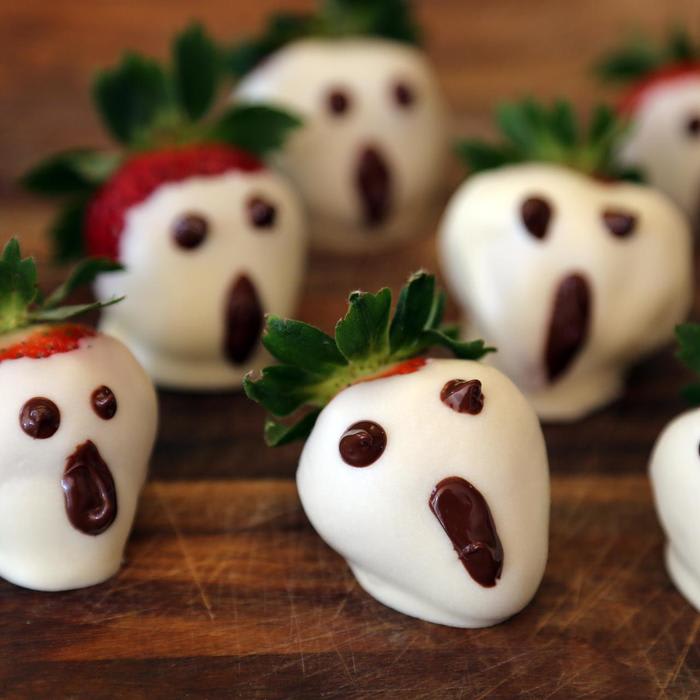 Halloween White Chocolate Dipped Strawberry Ghosts