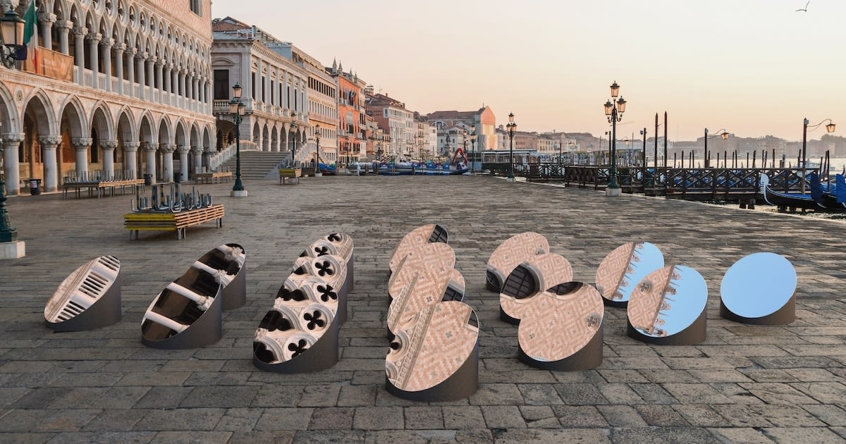 Clever Rotating Mirror Installation Reflects Deconstructed Views of Venetian Architecture