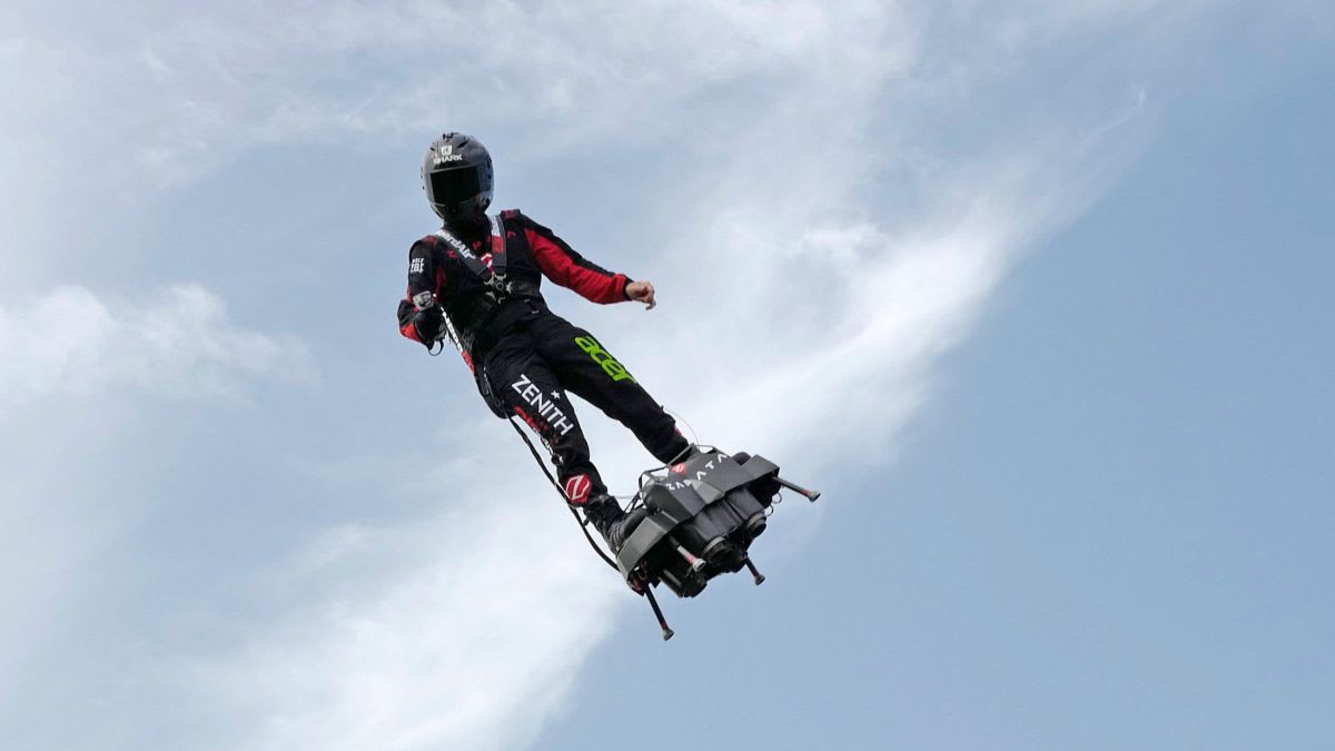 French Inventor Hoverboards Across the English Channel, Manages Not to Crash This Time