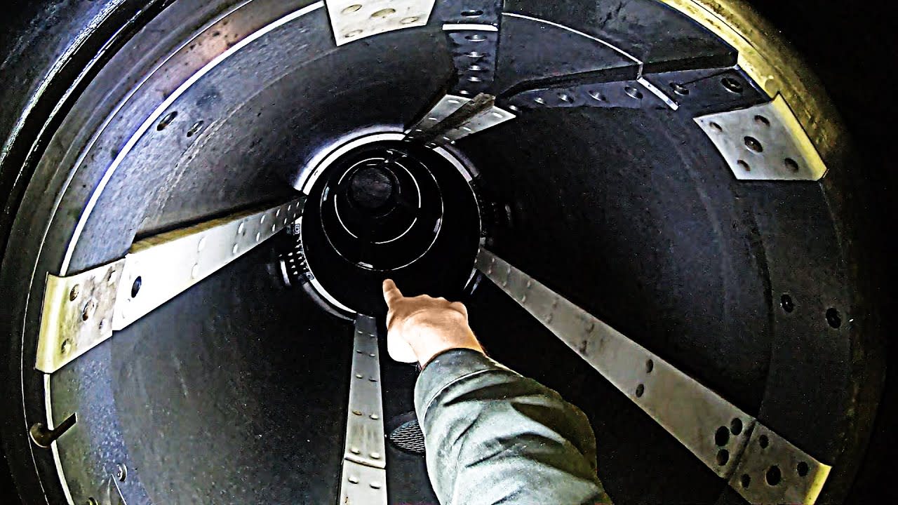 Crawling Down A Torpedo Tube -US NAVY Nuclear Submarine - Smarter Every Day 241 [20:32]