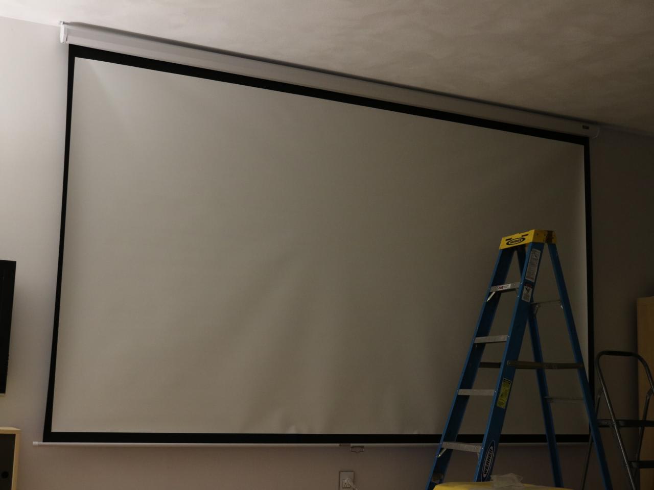 What Projector Screen Material Should You Choose? - ScreenReputation.com
