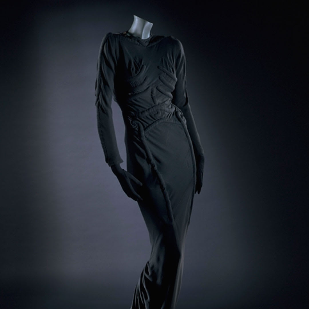 Style so good it’s scary… Elsa Schiaparelli used clever layering, quilting and padding to make the bones on this black skeleton evening dress 💀 Renowned for playing with subversive details, she always made a statement. Check out our latest film: