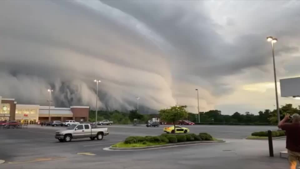 Arcus cloud squall line seen over Commerce, Georgia drifting northward from Atlanta this week