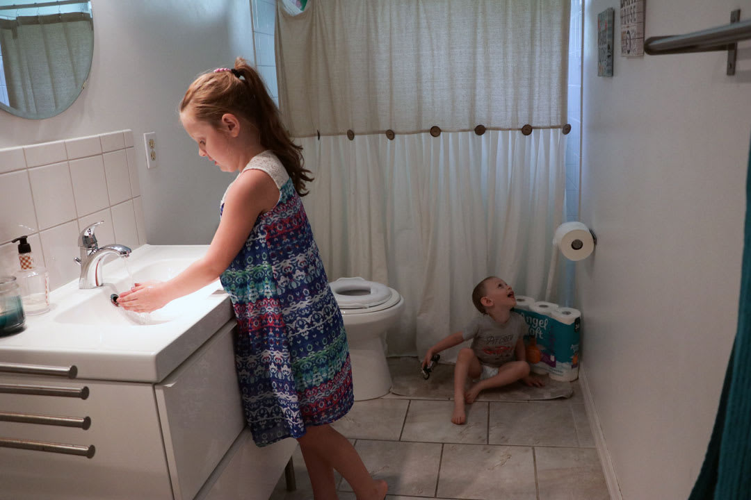 Easy Ways to Keep a Kid-Friendly Clean Bathroom