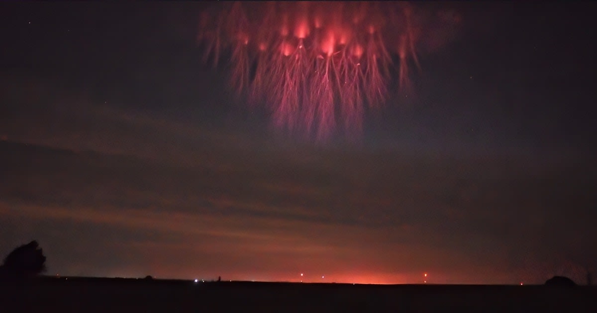 Photographer Follows Storms Across North America to Capture Rare Red Sprites