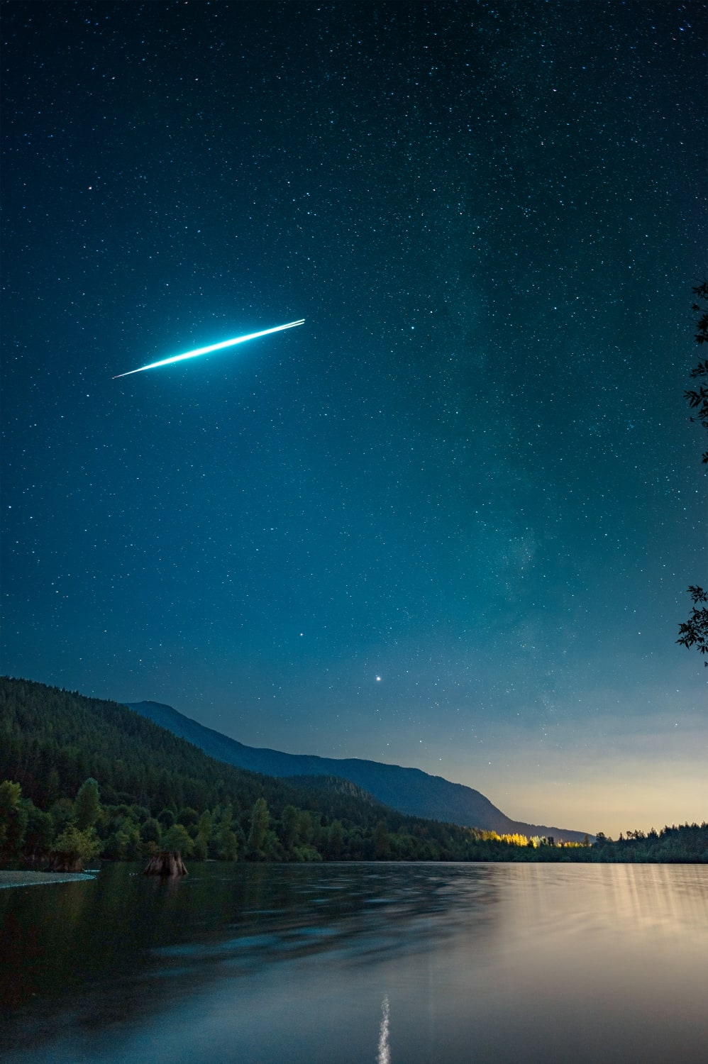 Went to Rattlesnake Lake, WA to see the milky way, caught an exploding meteor from the Perseids shower
