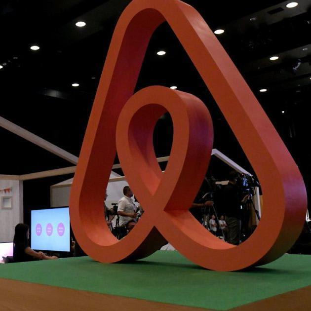 Airbnb hopes to give hosts a stake in the company