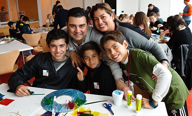 DECEMBER 27–30: Holly Days Bring the family for art making activities at the Art Institute! FREE—https://t.co/ln74QUmmAE