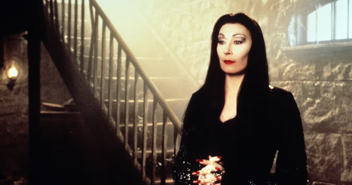 25 Times Morticia Addams Spoke to Your Creepy and Kooky Soul