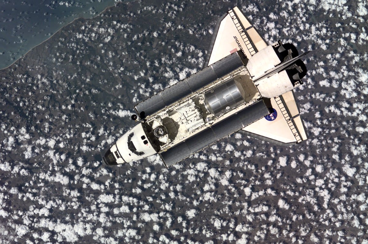 OTD 21 April 2001, 20 years ago, STS-100 Endeavour, carrying ESA astronaut Umberto Guidoni, docks with the @Space_Station https://t.co/ZNuS8Nkynf (pic: NASA)
