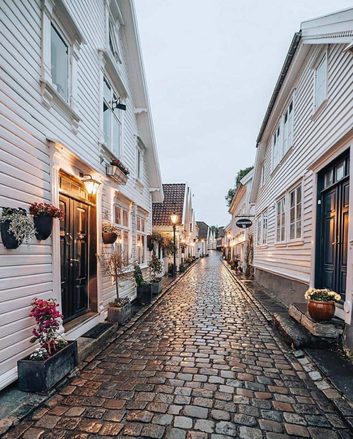 Norway's rainy streets at noon💙
