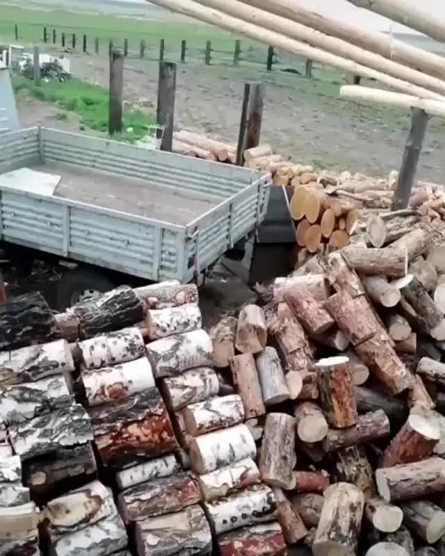 Log stacking on trailor sped up