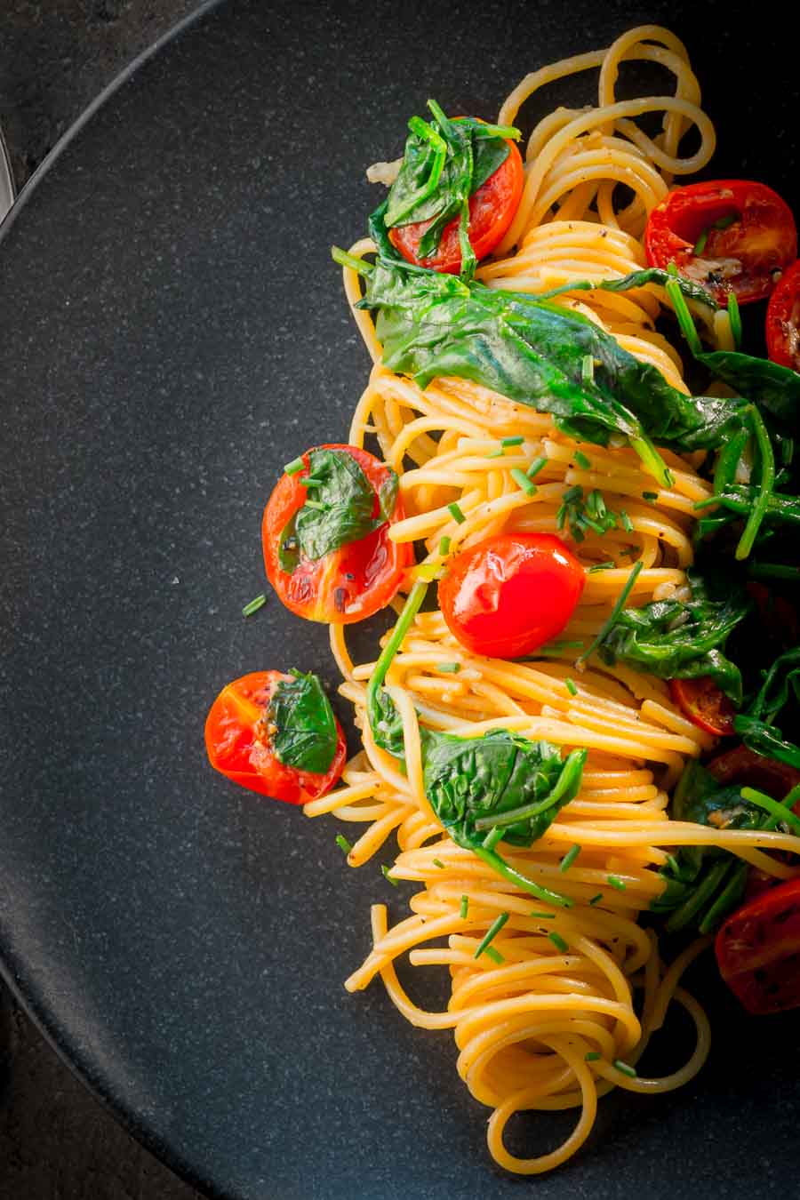 Roasted Garlic Pasta with Tomatoes and Spinach