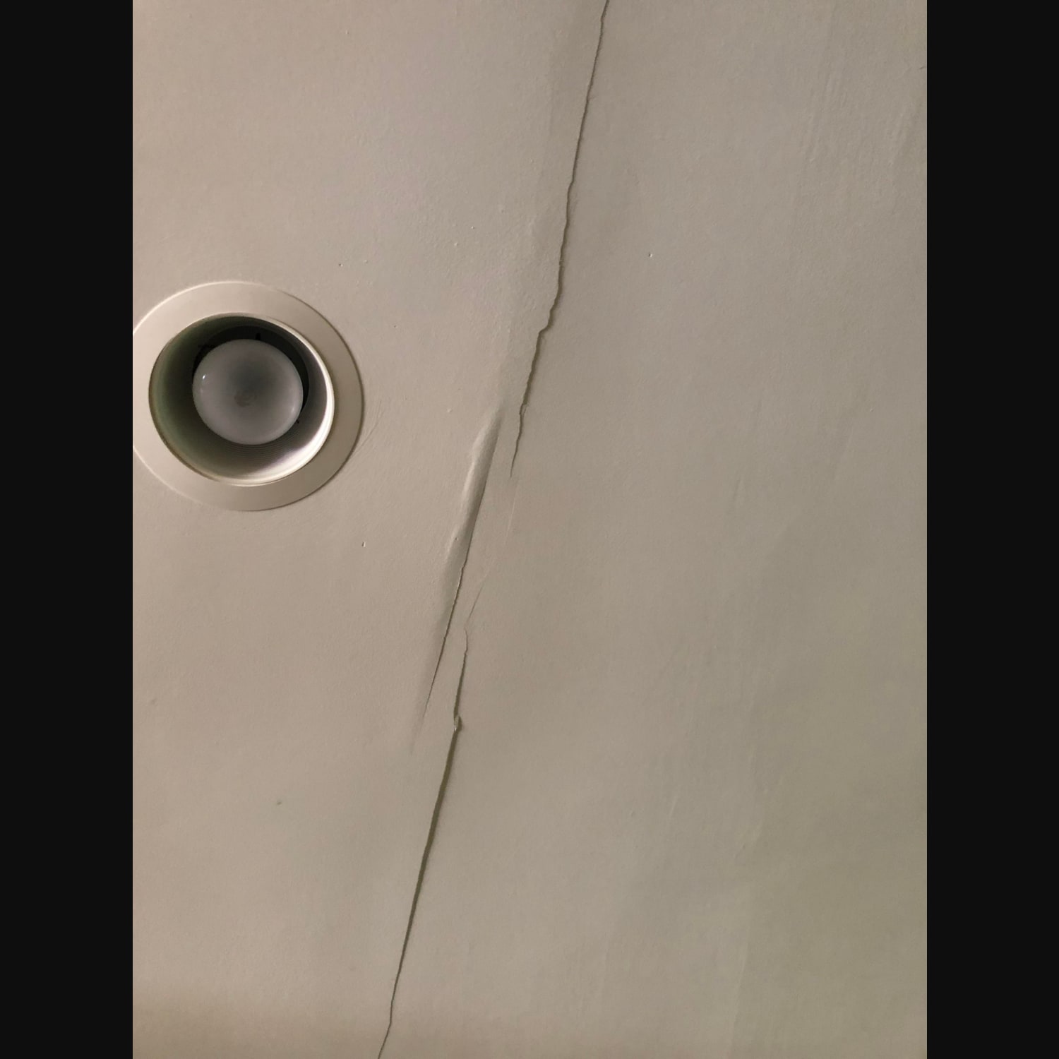 How to tell if this crack on the ceiling is a serious structural problem?