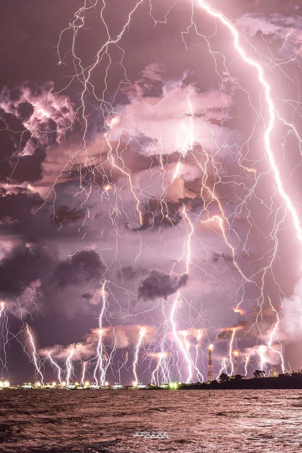 Massive Lightning Strikes in Manila Bay🔥⚡