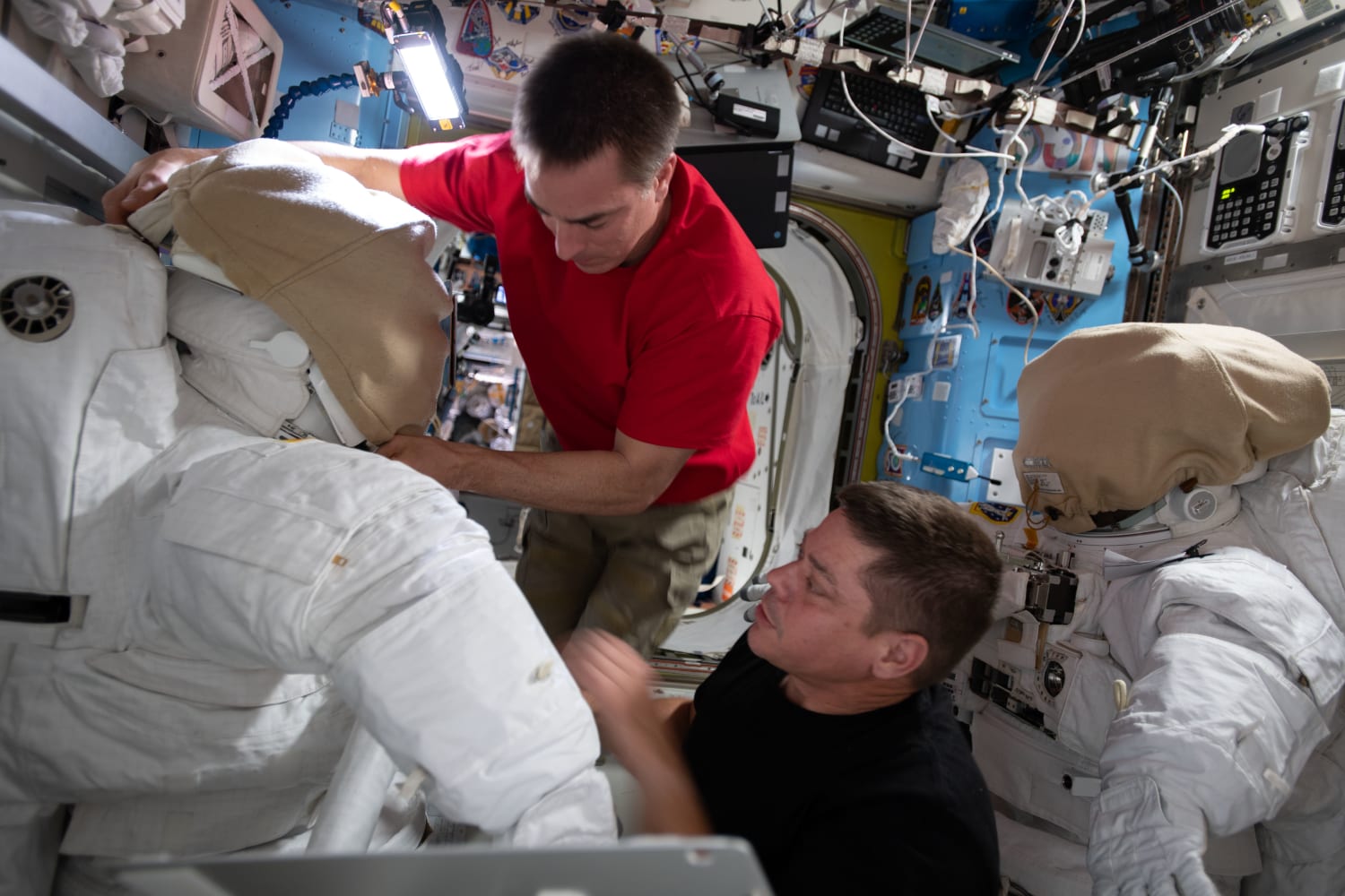Astronauts Chris Cassidy and Bob Behnken Work on U.S. Spacesuits