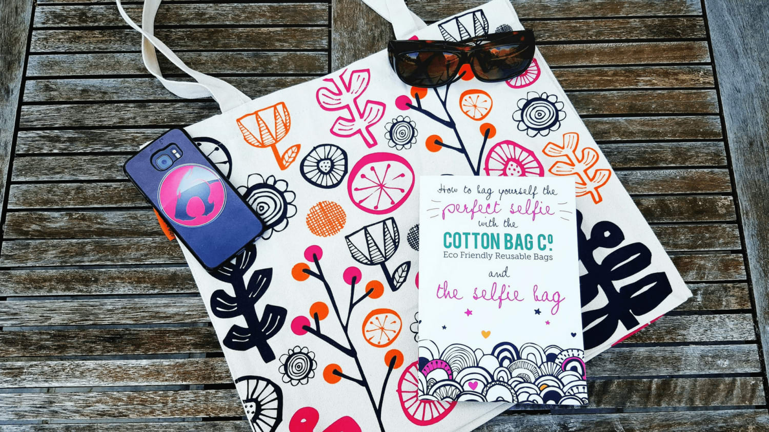 Taking the perfect selfie with Cotton Bag Co's Selfie Bag *
