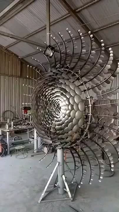 This kinetic sculpture movement