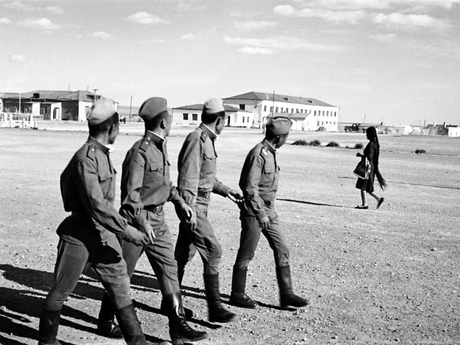 Значок монгольского комсомола. Значок 336 монголын унги. Найрамдал монголия. Орден боевого красного знамени монголия. На память о службе в монголии.