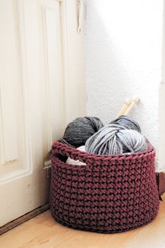 Basteleien | Crochet basket tutorial, Crochet basket pattern free, Crochet basket pattern