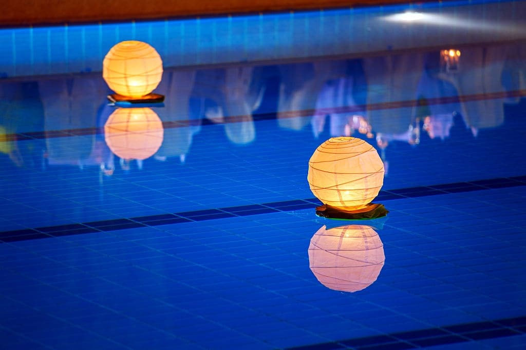 The Best Floating Pool Lights Reviews 2020