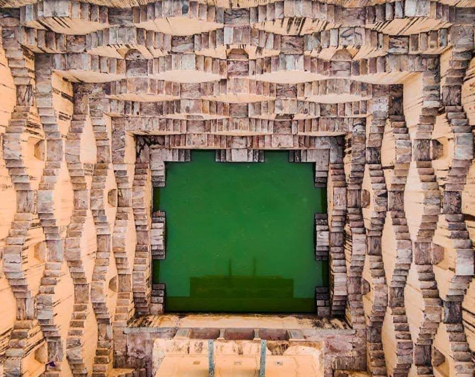 Panna Meena ka Kund, Jaipur, IN - Look at the Symmetry and the fact that this Stepwell was built 400 years ago !