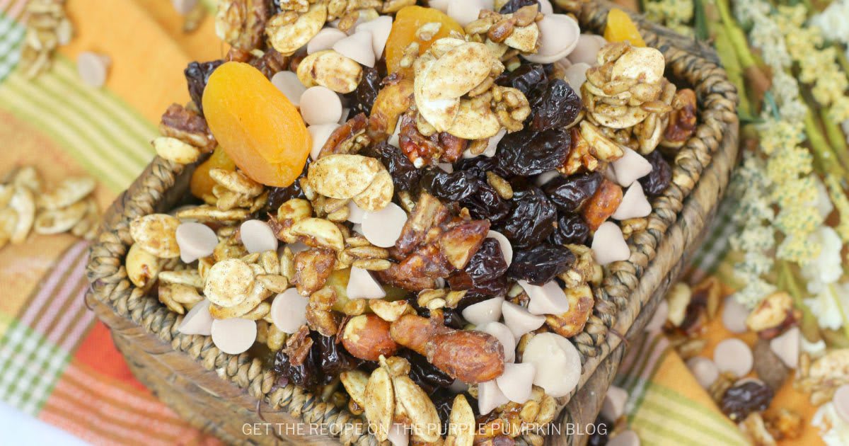 Maple Pumpkin Spice Trail Mix - A Tasty Snack for Autumn!