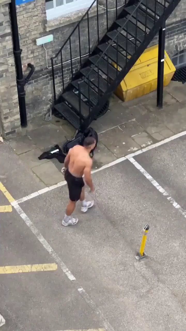 Man in Twenty Two Seconds Effortlessly Climbs On Top Of A Building