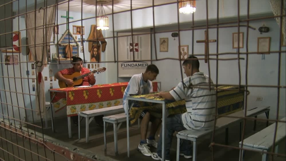 Music: Argentina's prison choir and Italy's migrant orchestra