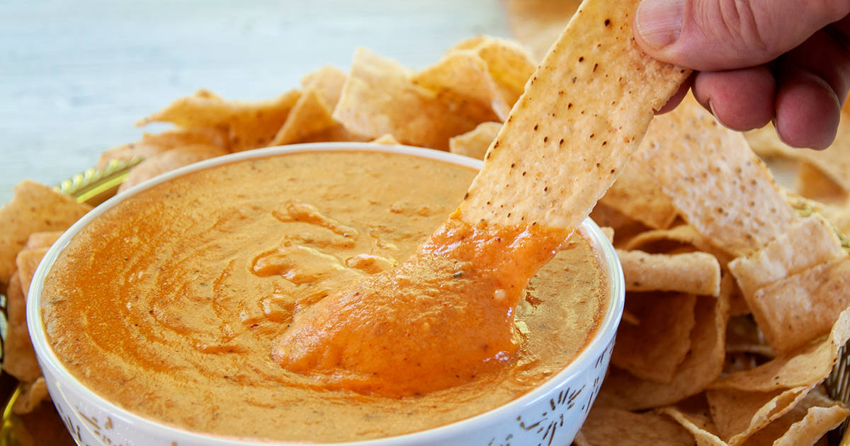 Simple and Fast Homemade Queso Dip