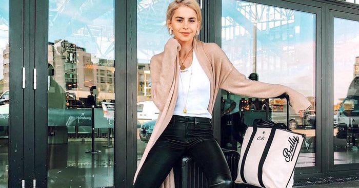 15 Perfect Outfits for Traveling During the Holidays