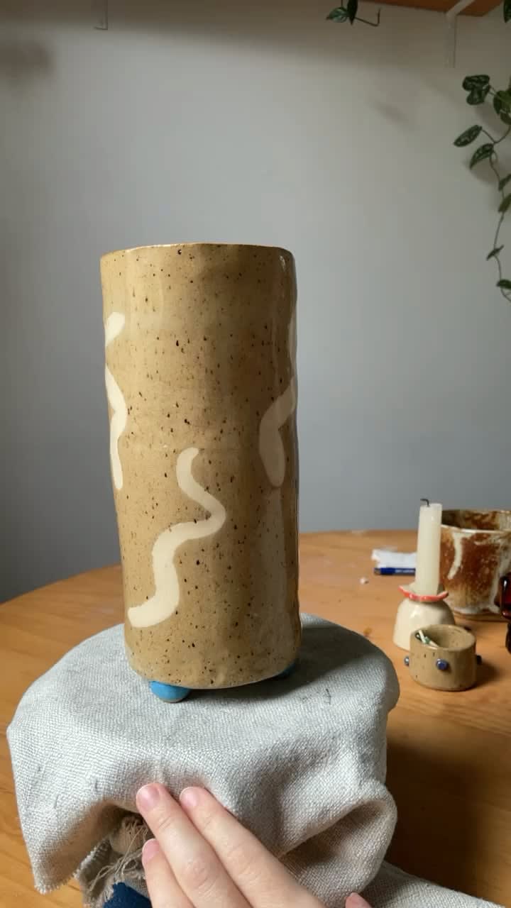 new vase, experimenting with mixing clays