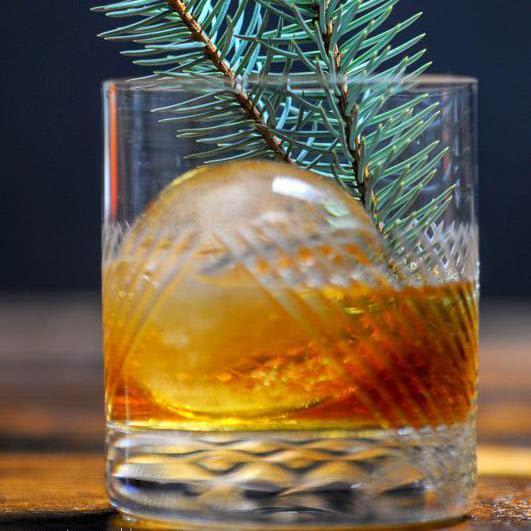 Pine Old Fashioned - Bourbon Cocktail for Winter and Christmas
