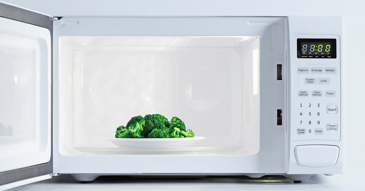 18 Unexpected Items These Chefs Always Microwave