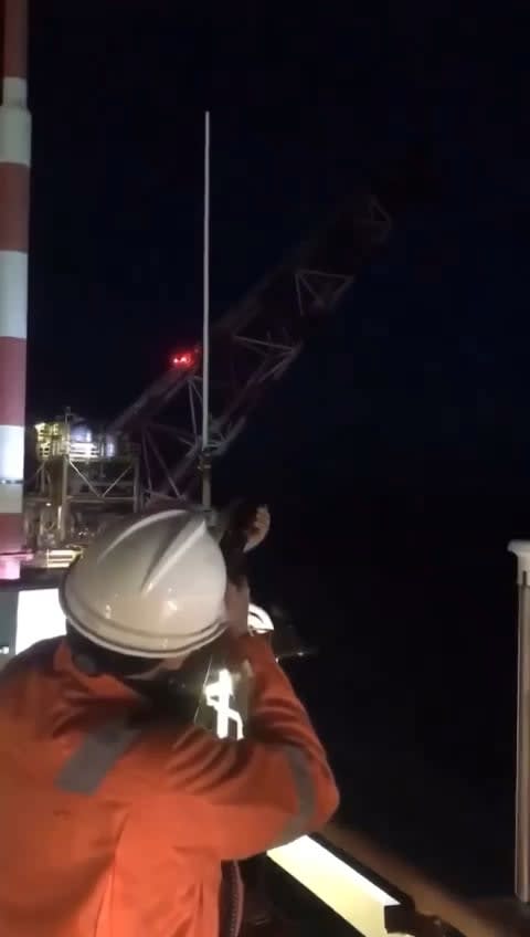How the flare in a gas platform is ignited